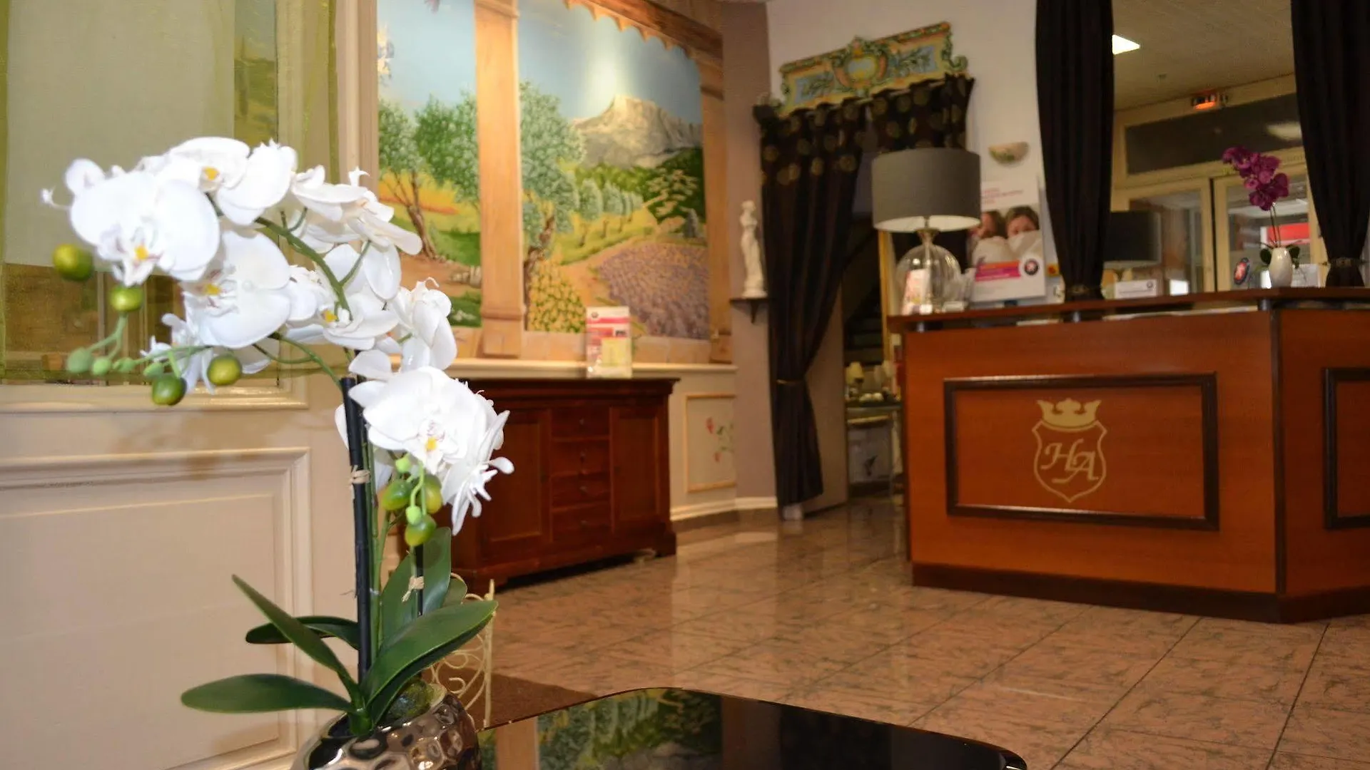 Hotel D'Angleterre, Salon-De-Provence 3*,  France
